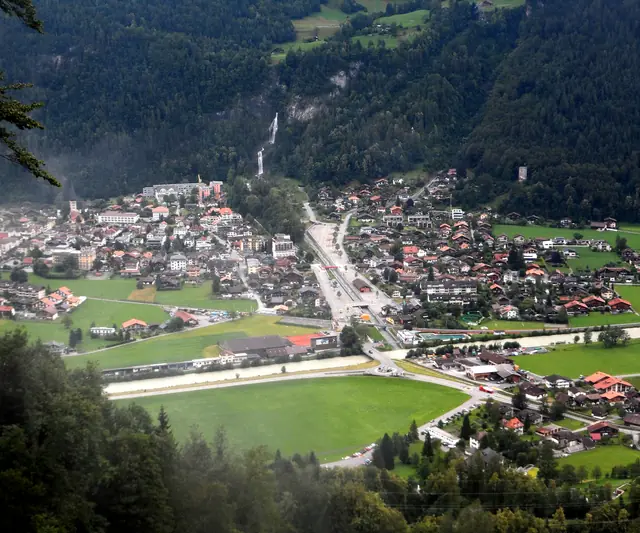 Vue plongeante sur Meiringen, dans le Haslital