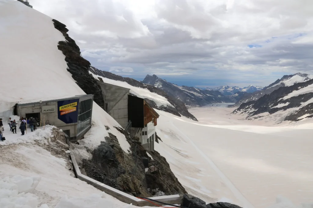 Excursion au Jungfraujoch au départ de Zurich avec chauffeur – la sortie vers le plateau du glacier, avec vue sur le grand glacier d’Aletsch